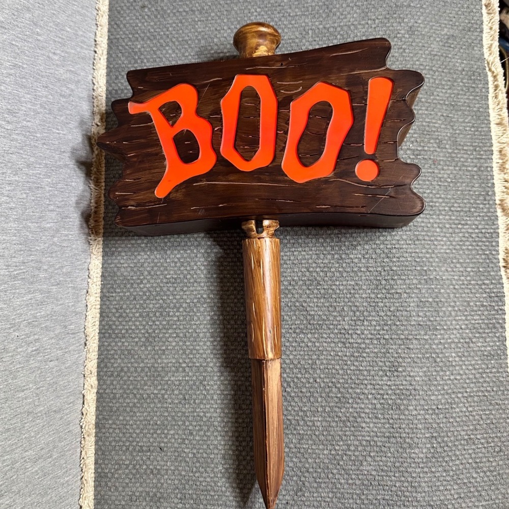 Sunstar Industries Halloween Boo Light Up Sound Motion Sensor Lawn Stake Sign